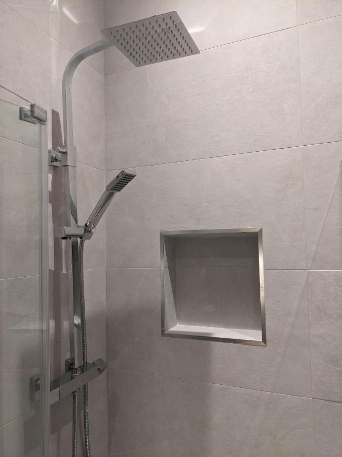 Modern Aptmt, 2 Stops To Central London, Smart Lock, Netflix Ealing Exterior photo